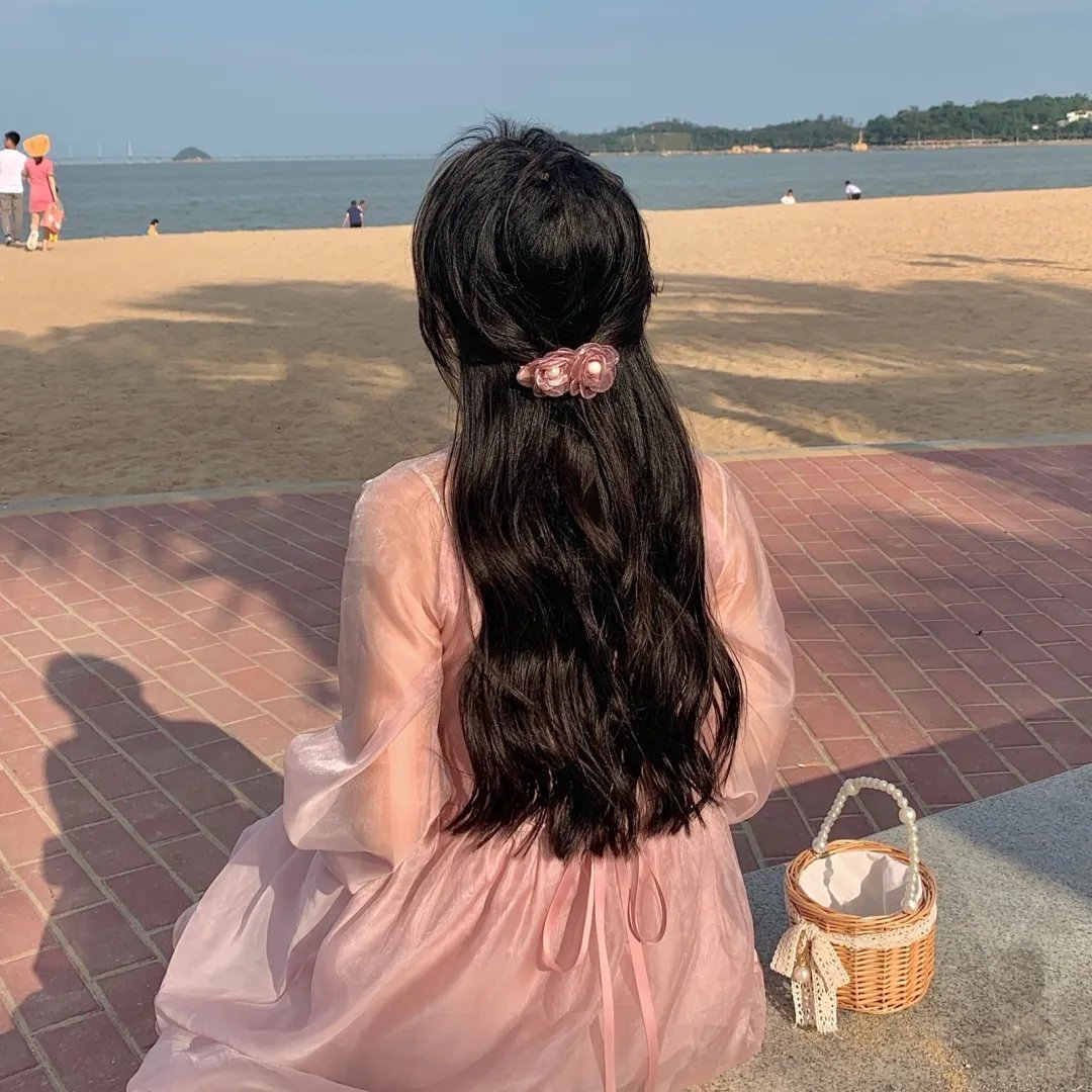 女孩罗塞玛莉